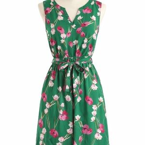 Staccato Green Floral Midi Dress